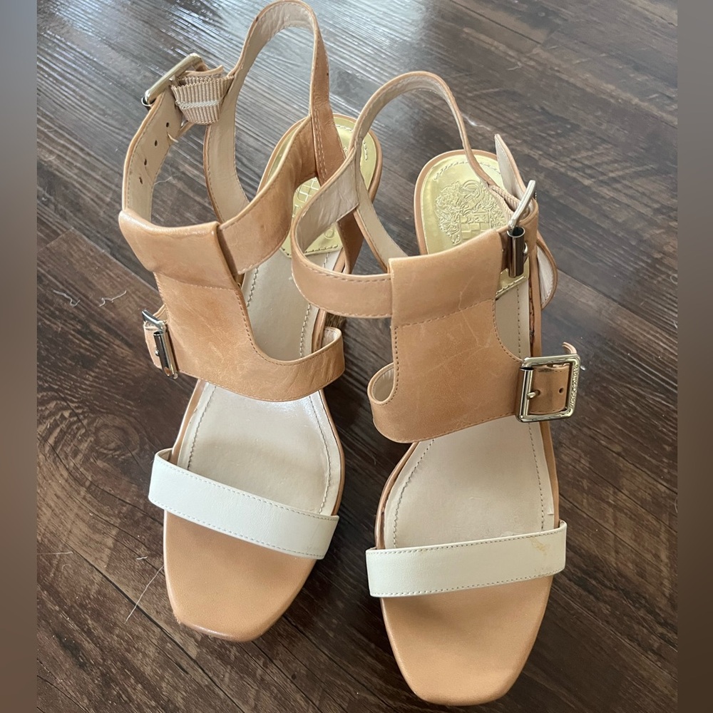 🎉HP🎉Vince Camuto Wedge Sandal 8.5